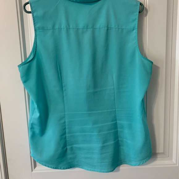 New York and Company Large Top - Picture 2 of 3